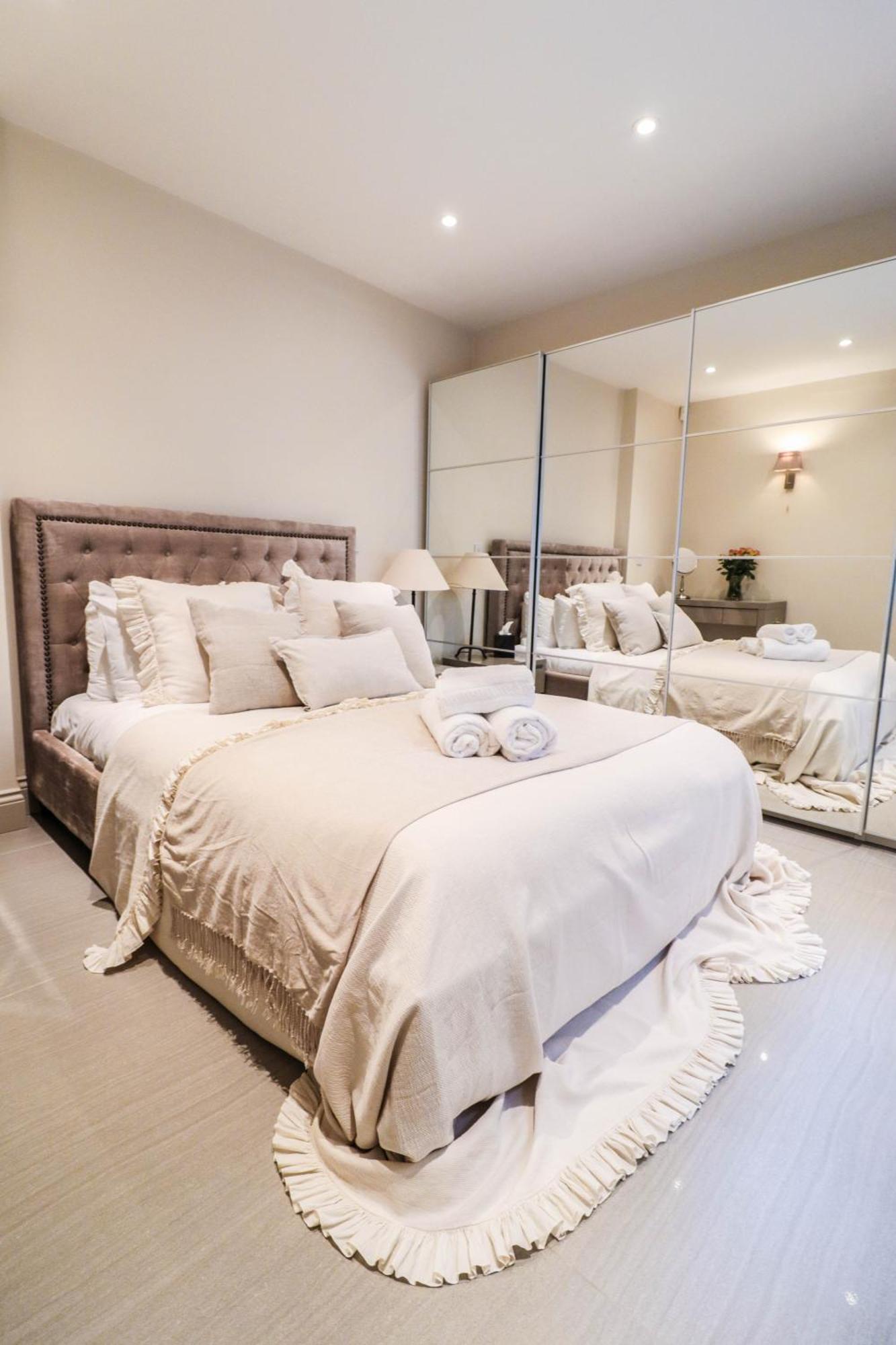 Leilighet Elegant One-bedroom! Kensington Flat With Patio London