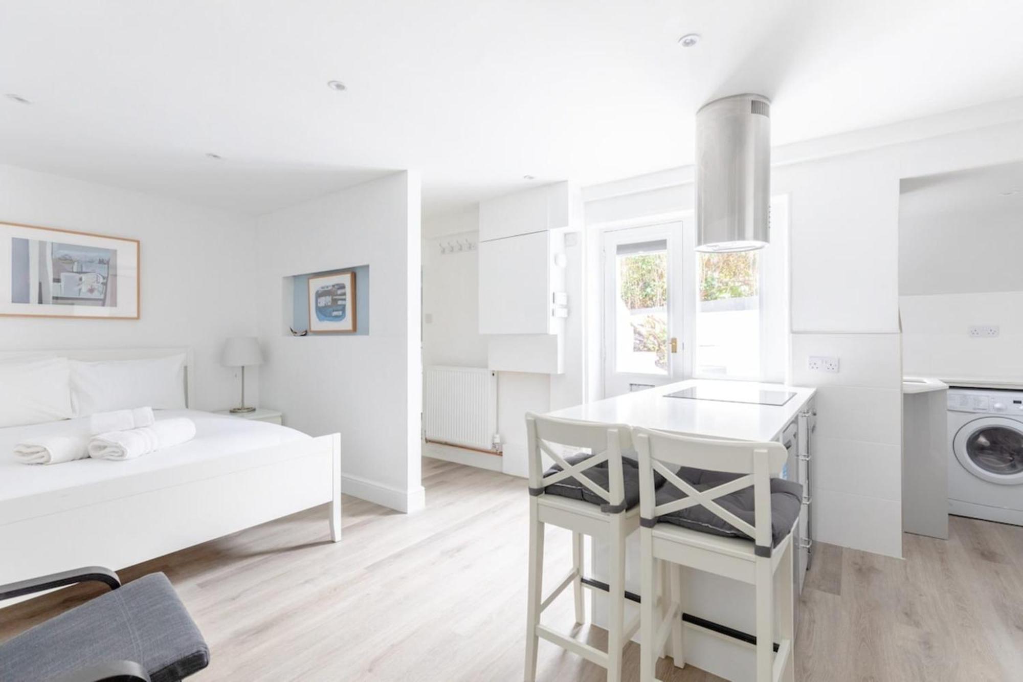 Sleek & Well-connected Flat Archway! Leilighet
