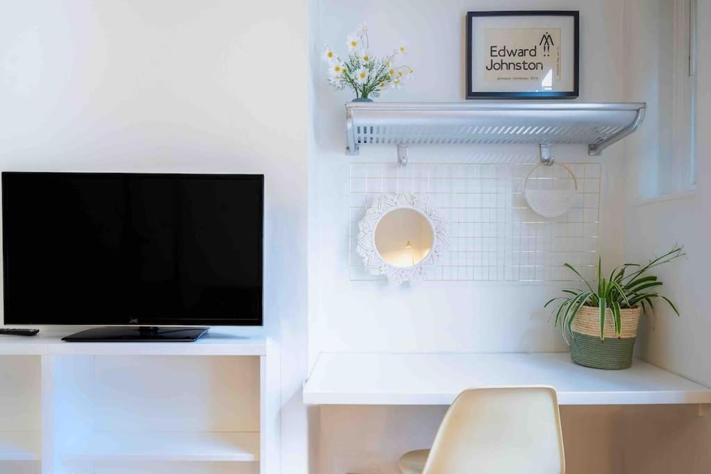 Small One-bed Flat, Payment Required Straight Away, Host Will Message After You've Made A Reservation Lägenhet *