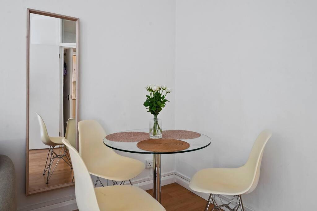 Lägenhet Small One-bed Flat, Payment Required Straight Away, Host Will Message After You've Made A Reservation