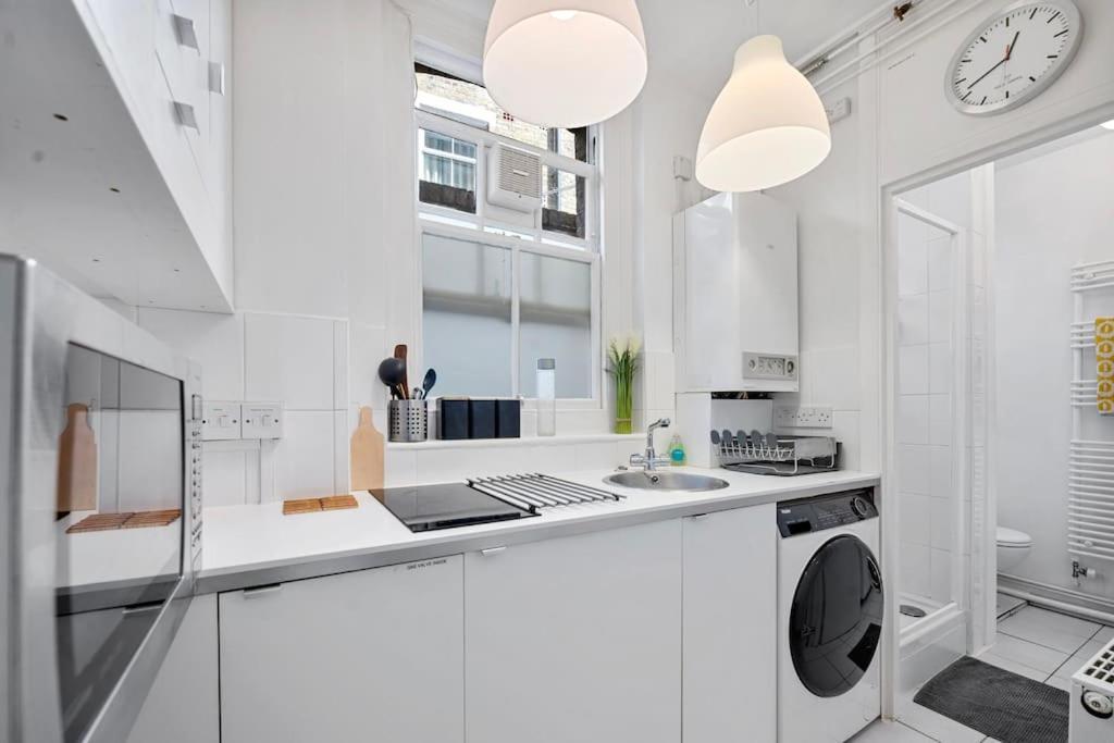 Lägenhet Small One-bed Flat, Payment Required Straight Away, Host Will Message After You've Made A Reservation *