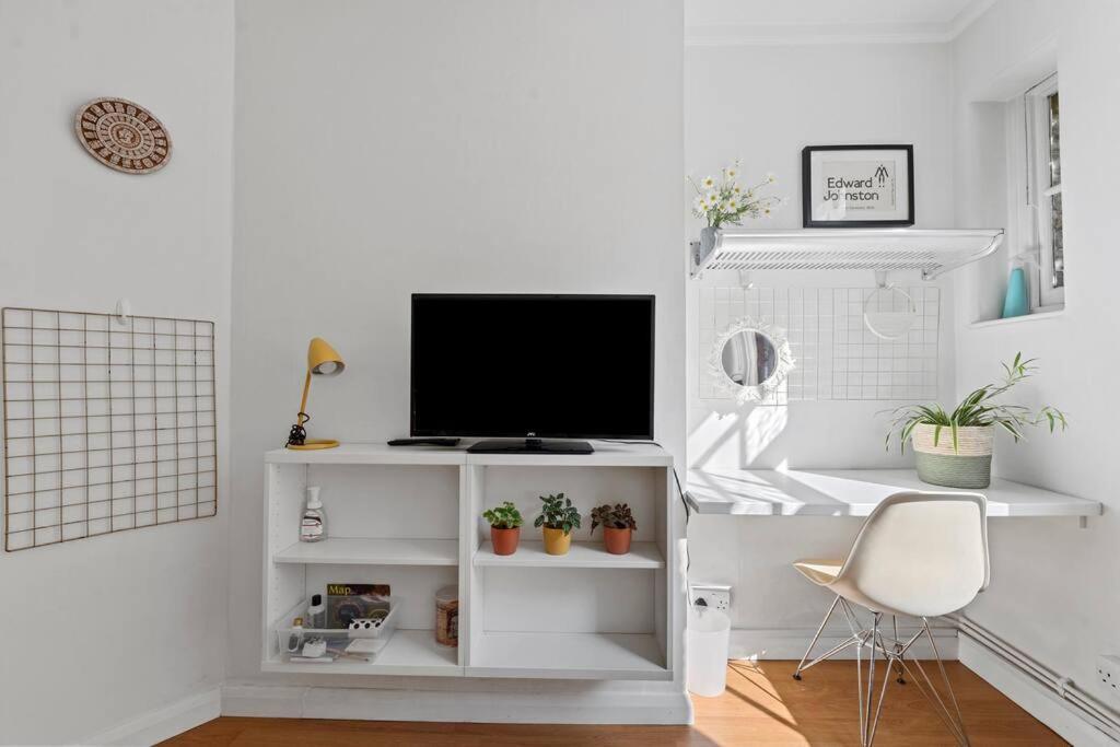 Small One-bed Flat, Payment Required Straight Away, Host Will Message After You've Made A Reservation Lägenhet *