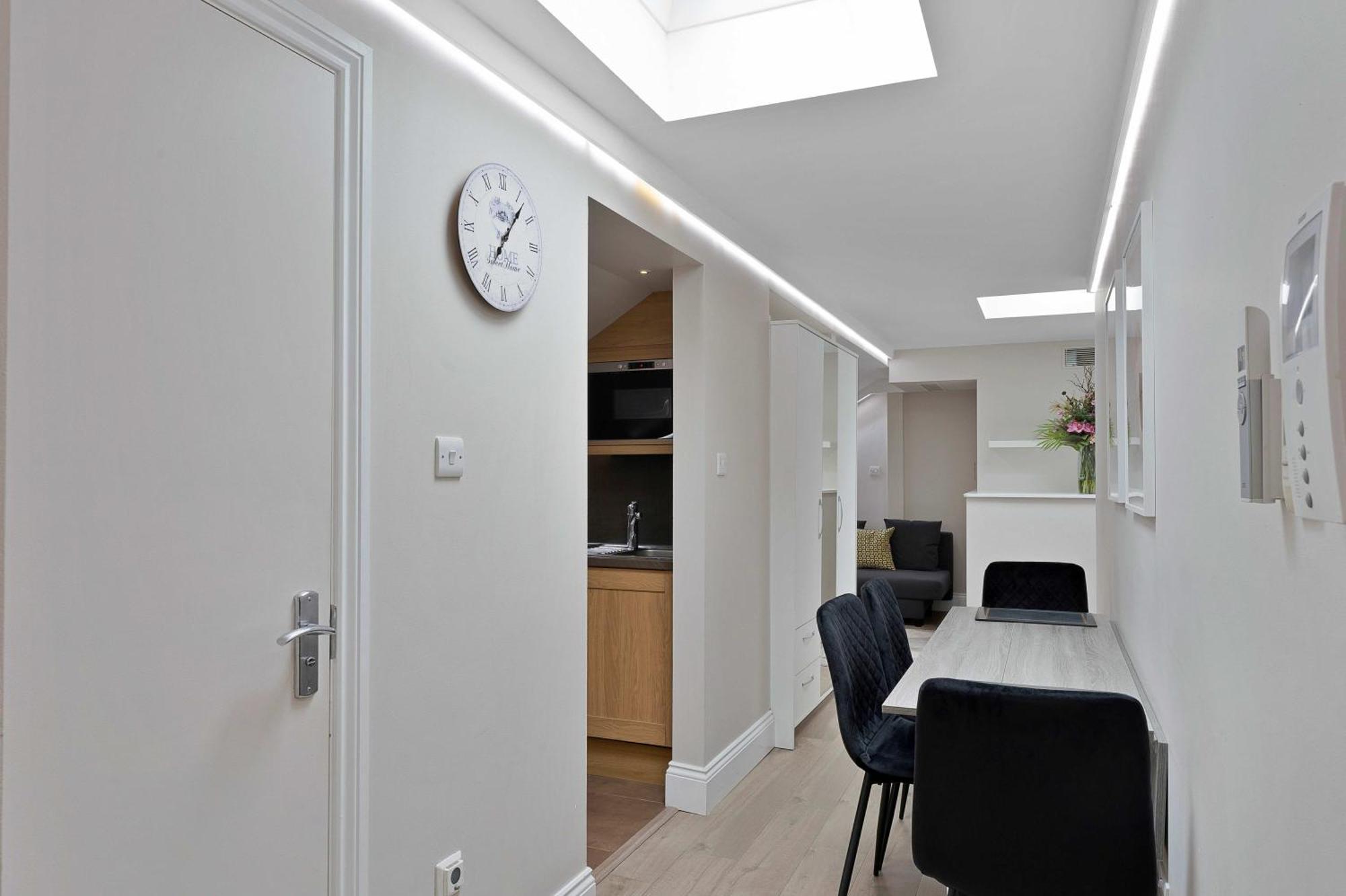 Cleveland Residences Russell Square Apartment *