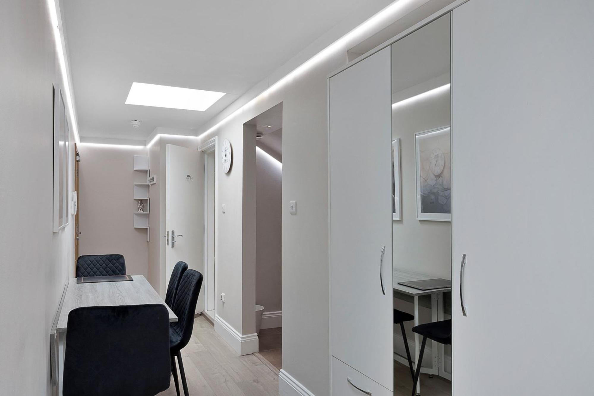 Cleveland Residences Russell Square Apartment *