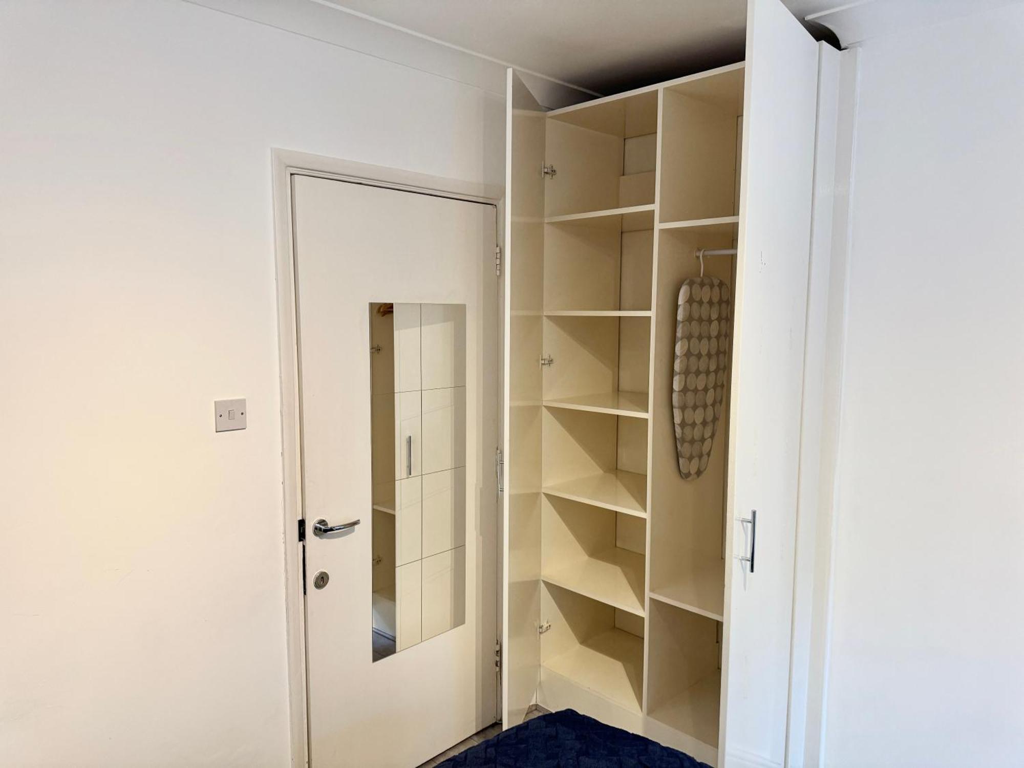 Downtown Chic Private Bedrooms In King's Cross 4 London