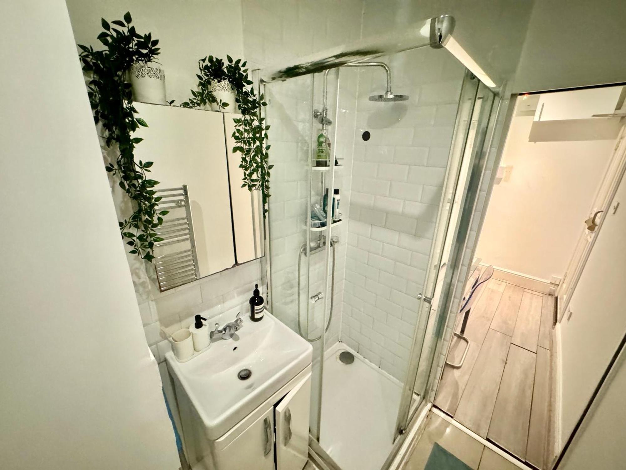 Downtown Chic Private Bedrooms In King's Cross 4 Guest house *