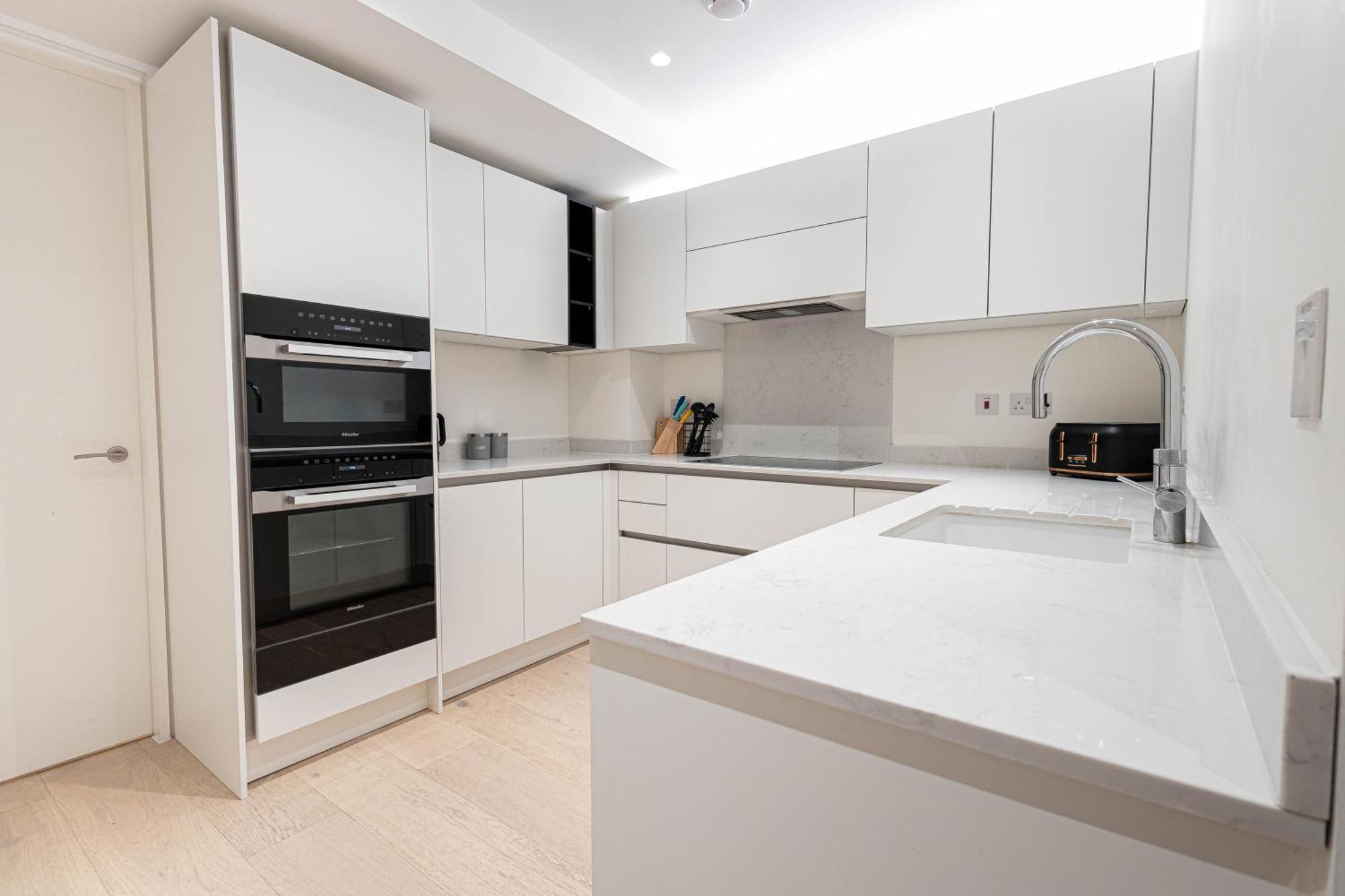 The Arches Luxurious Three Bedroom Close To Hampstead Heath With Garden Balcony And Courtyard Lejlighed