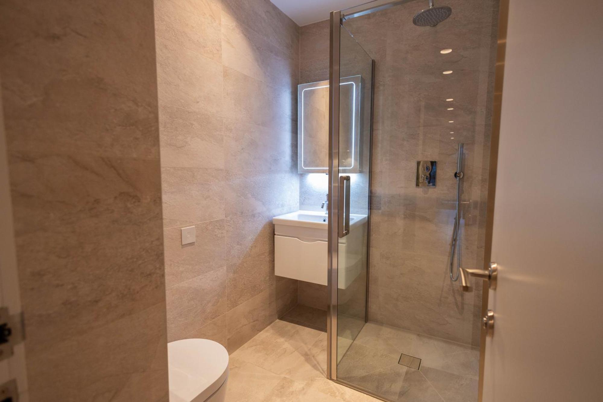 The Arches Luxurious Three Bedroom Close To Hampstead Heath With Garden Balcony And Courtyard Lejlighed London