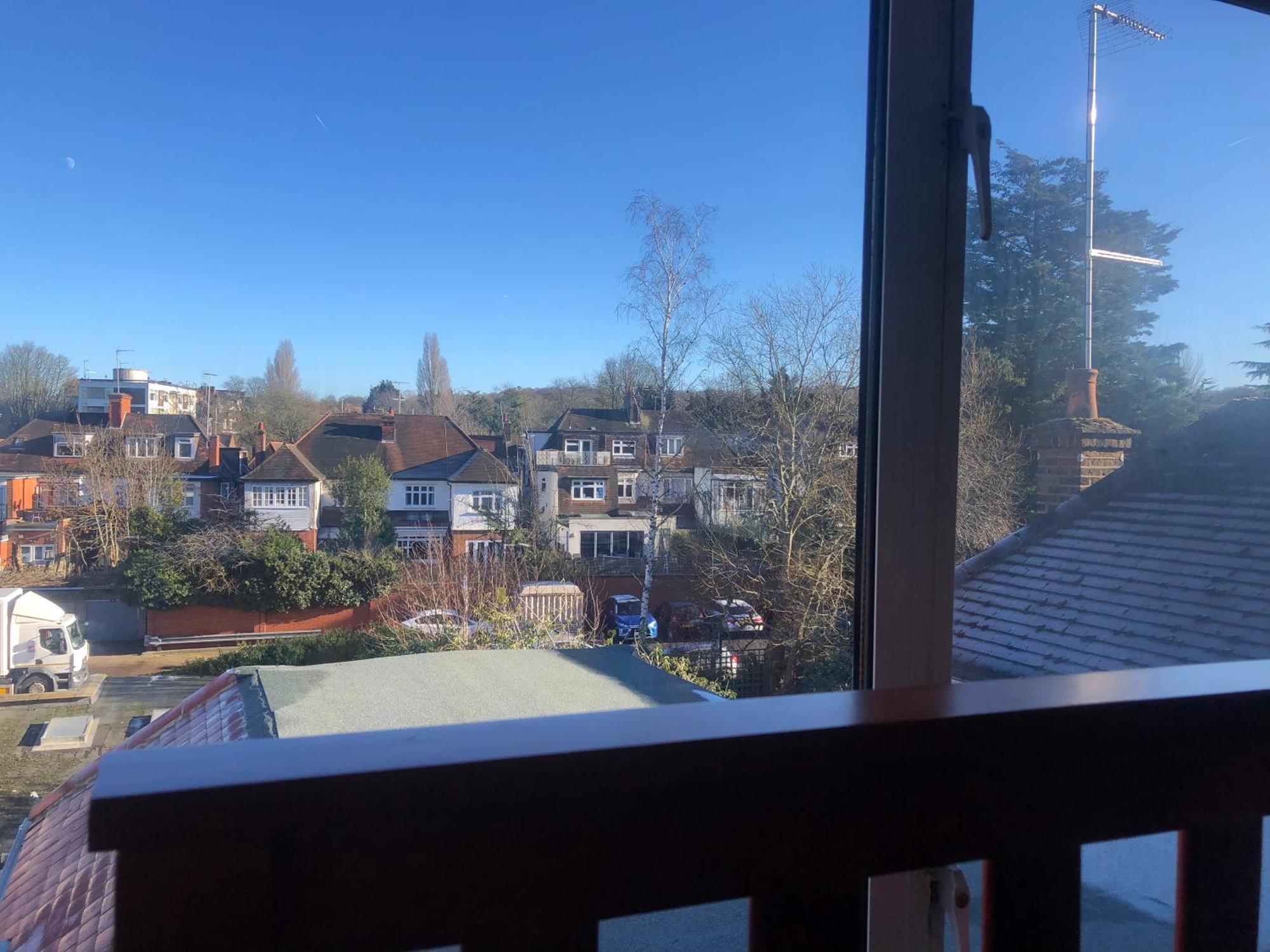 Appartement Peaceful Studio-flat With Driveway In Golders Green Londen