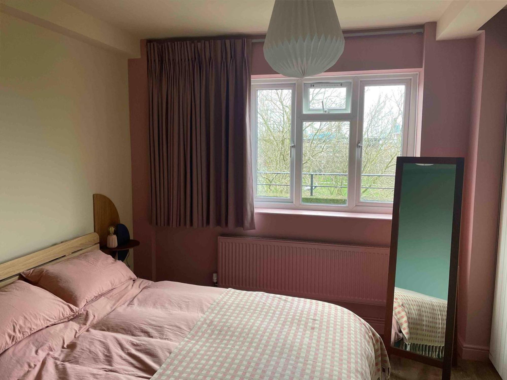 Lejlighed Kennington Flat With Balcony, King Size Bed And Free Parking Overlooking Park
