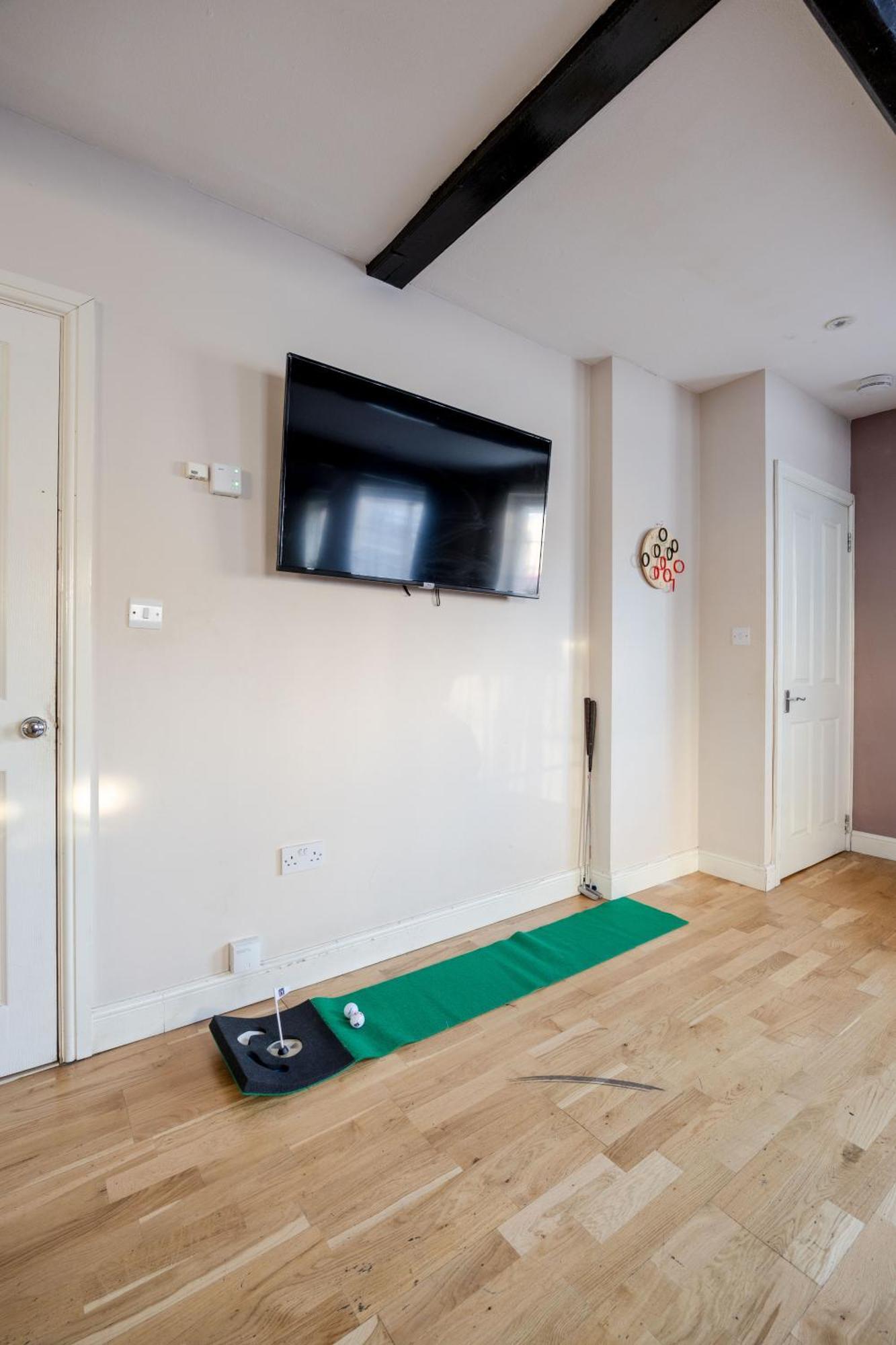 Big House Close To Metro Underground - Sleeps Up To 13 Londen