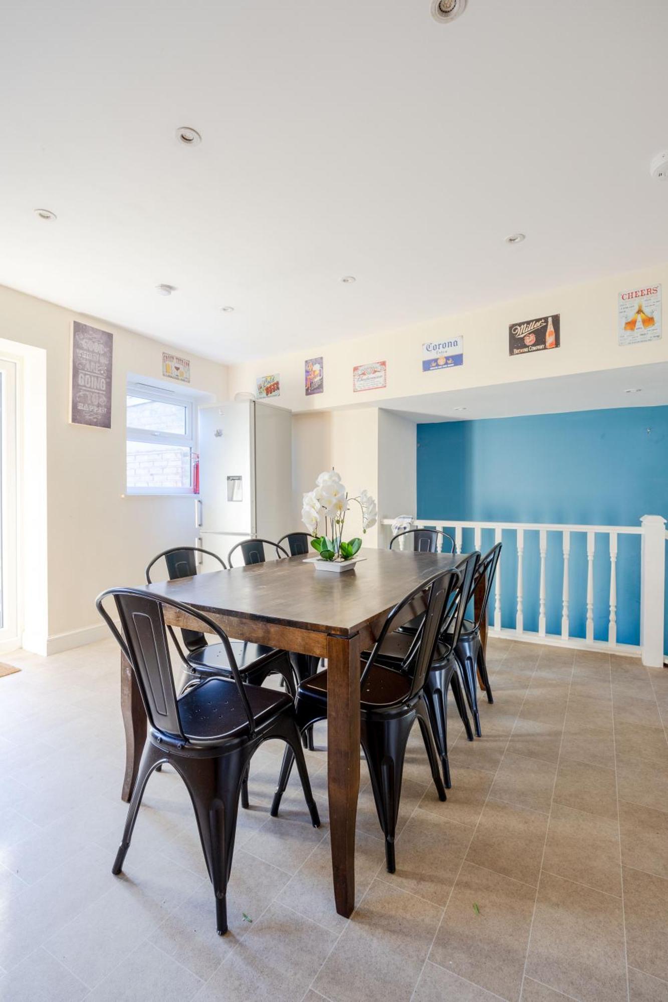Big House Close To Metro Underground - Sleeps Up To 13 Londen