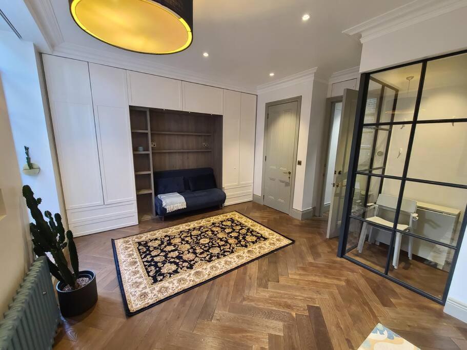 New Boutique Ground Floor * Londen