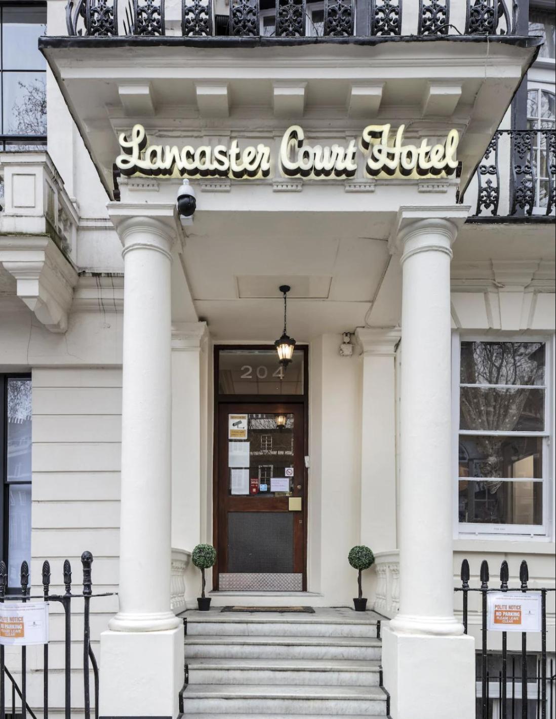 Lancaster Court Hotel 3*