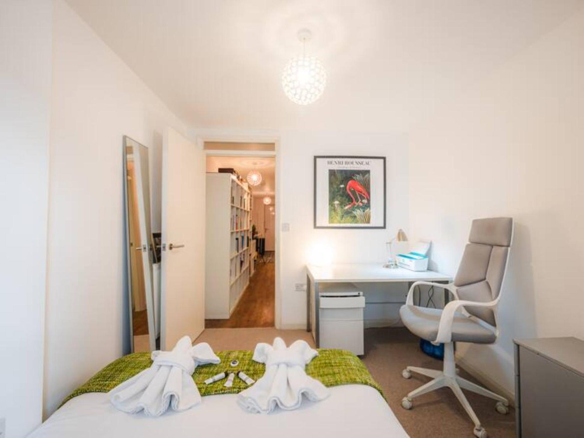 Pass The Keys Modern 2-bed With Private Balcony, Near Dalston Junction Station - Ideal Urban Retreat! Appartement Londen