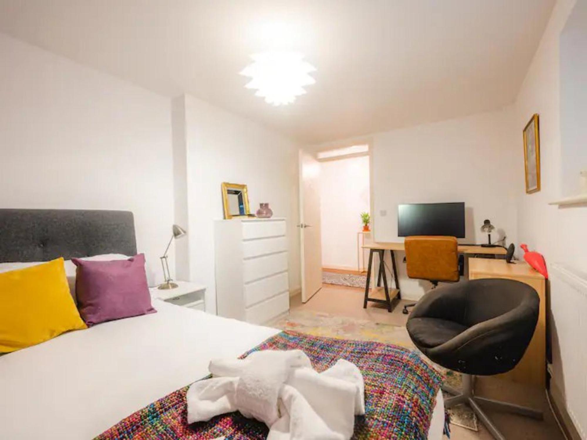 Pass The Keys Modern 2-bed With Private Balcony, Near Dalston Junction Station - Ideal Urban Retreat! Appartement Londen