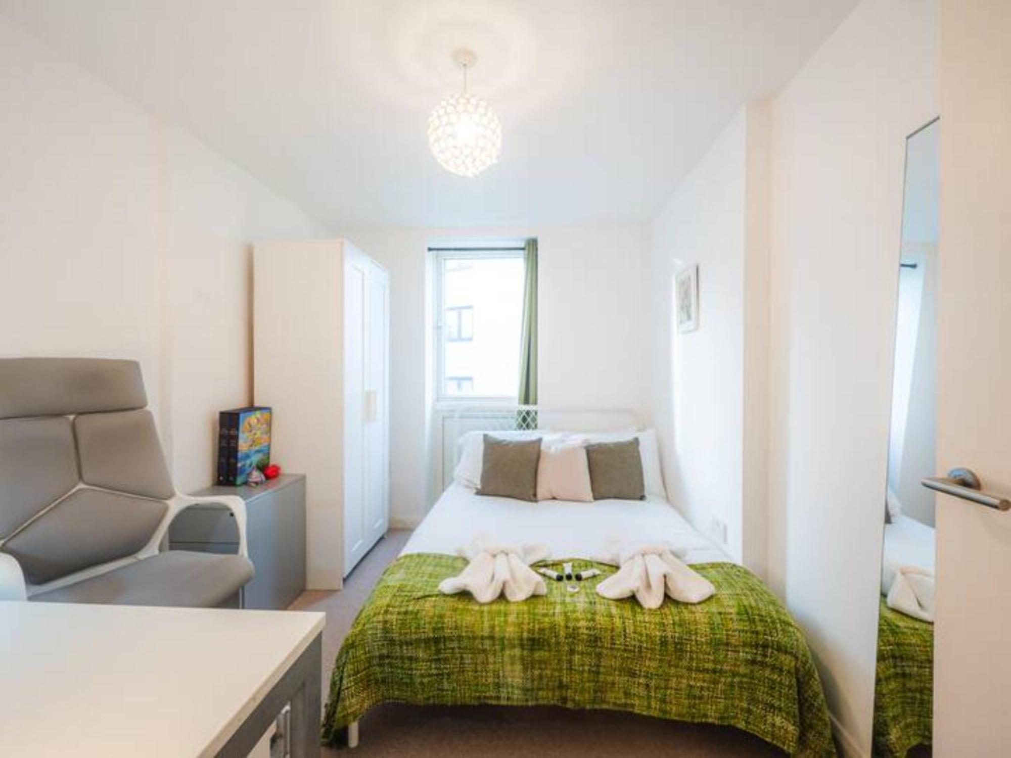 Pass The Keys Modern 2-bed With Private Balcony, Near Dalston Junction Station - Ideal Urban Retreat! Londen