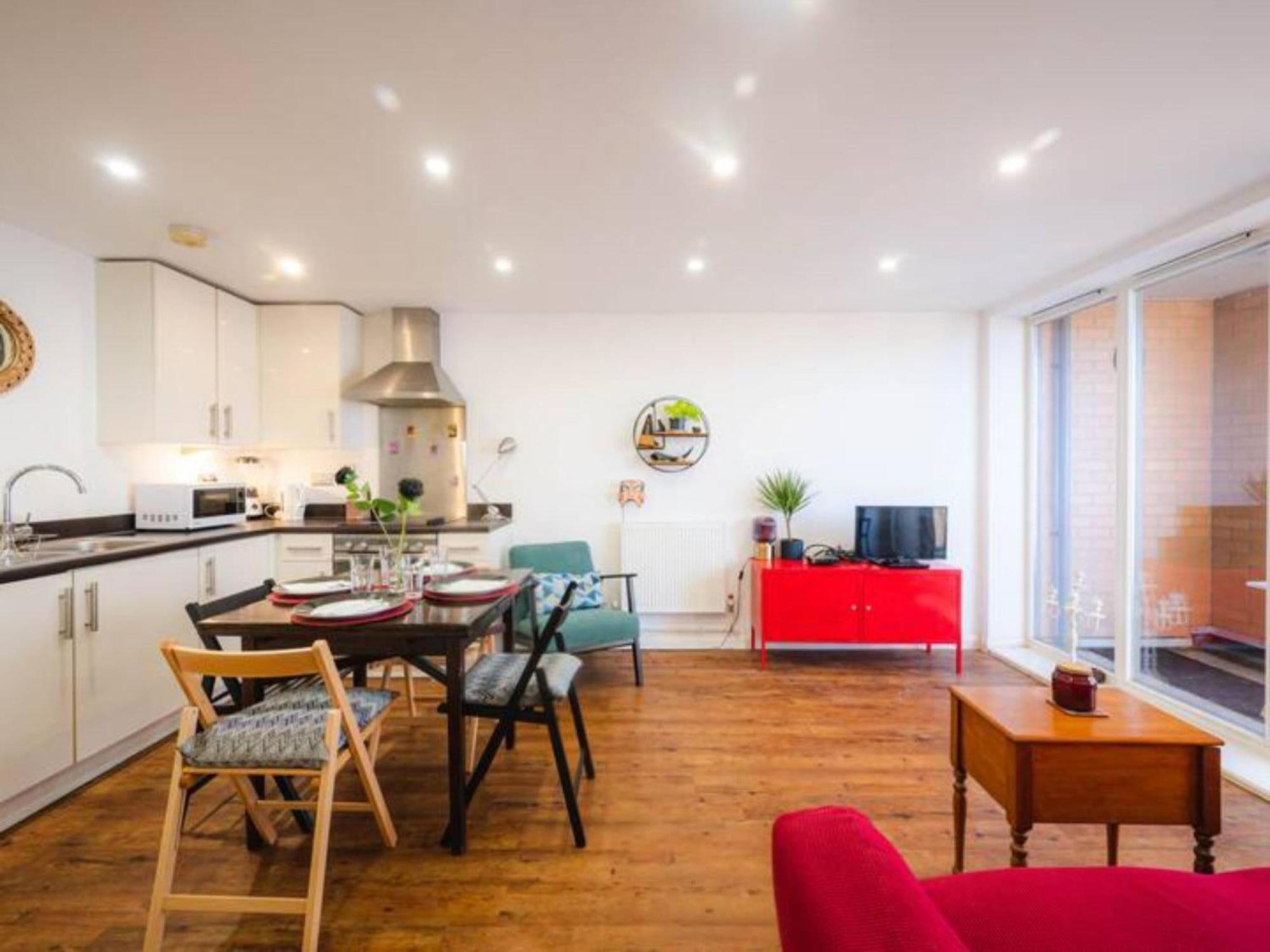 Appartement Pass The Keys Modern 2-bed With Private Balcony, Near Dalston Junction Station - Ideal Urban Retreat! Londen