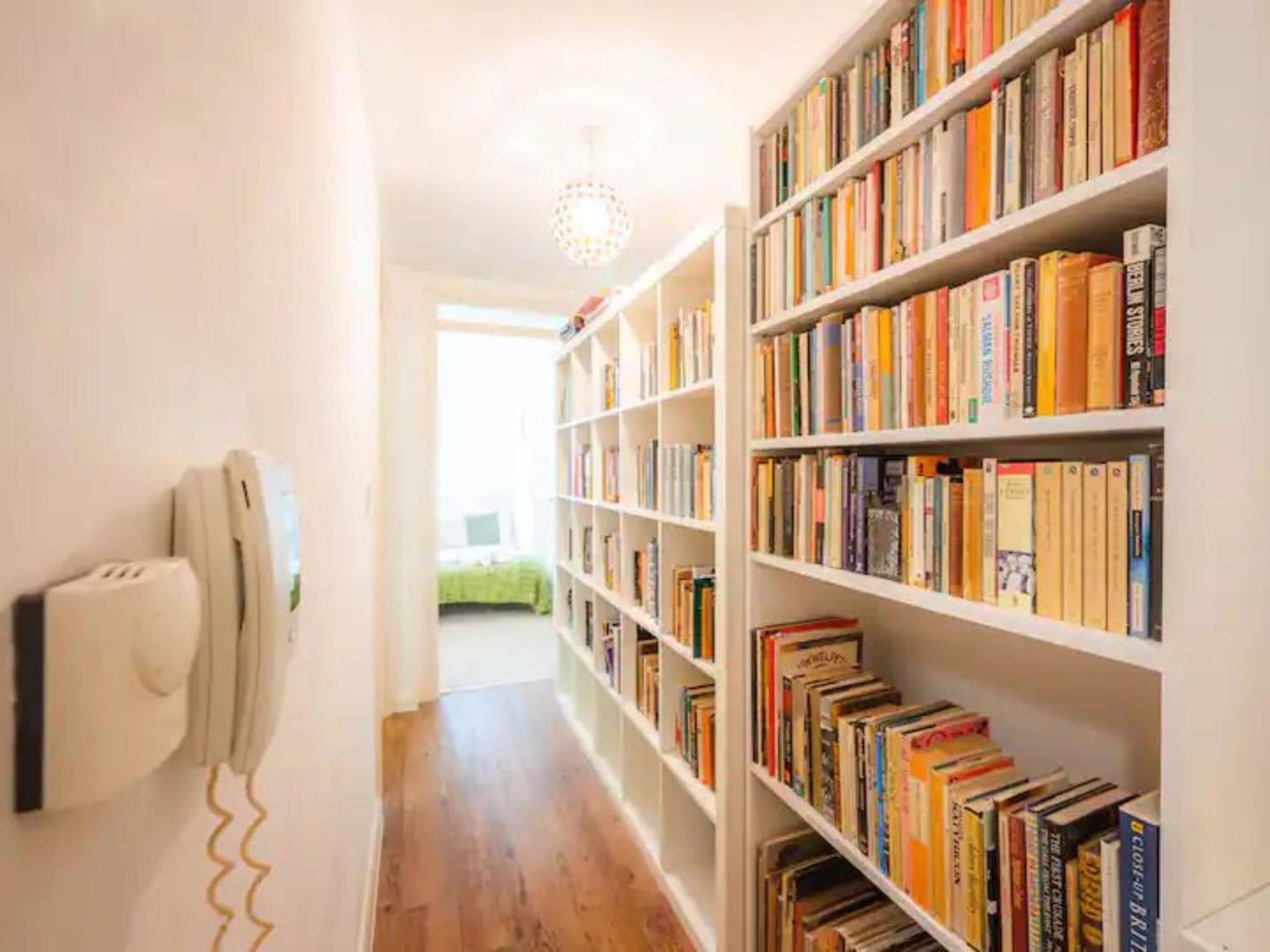 Pass The Keys Modern 2-bed With Private Balcony, Near Dalston Junction Station - Ideal Urban Retreat! * Londen