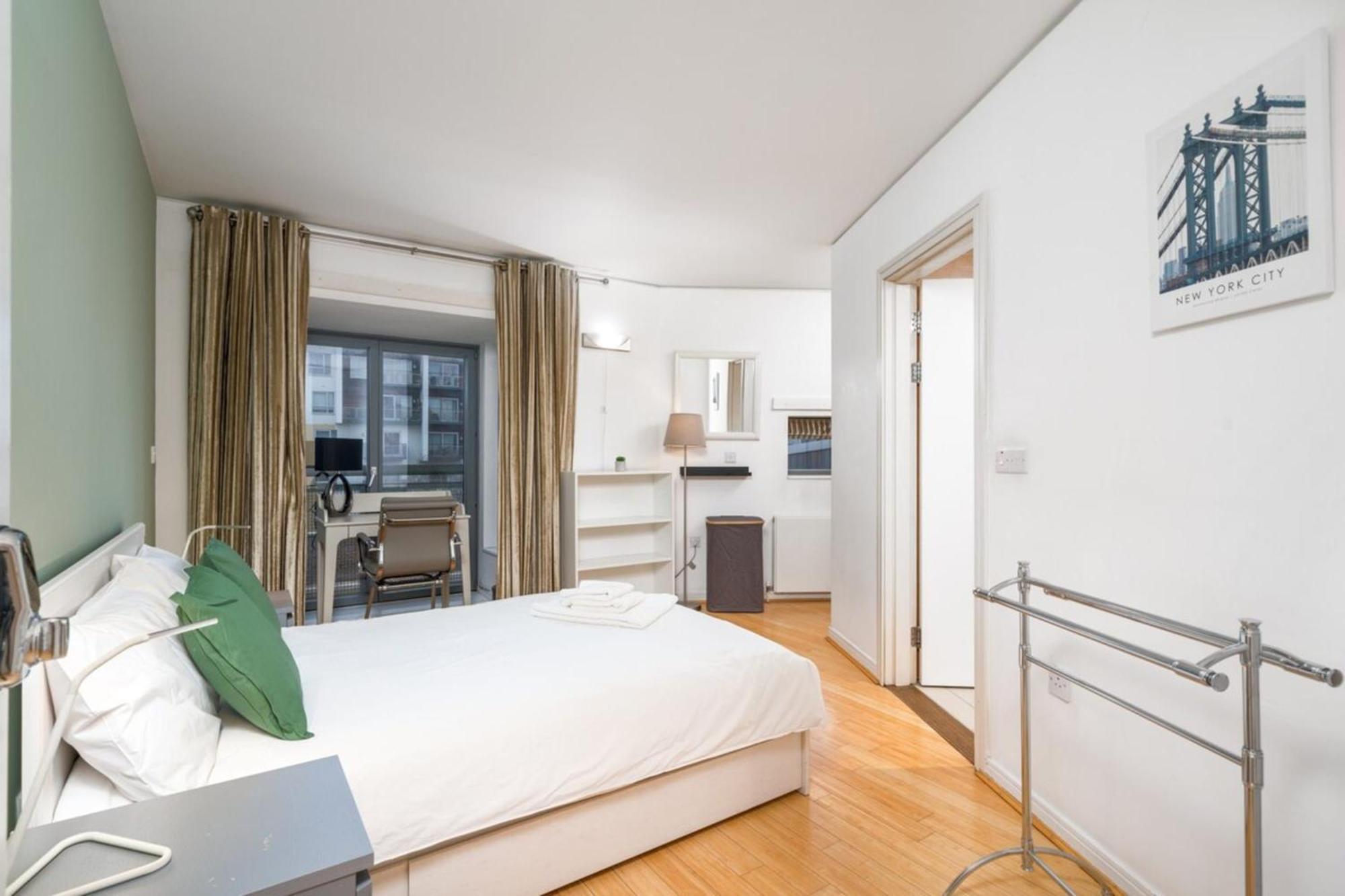 Appartamento Lovely 3bd Flat, Parking, Sleeps Six Close To O2 Londra