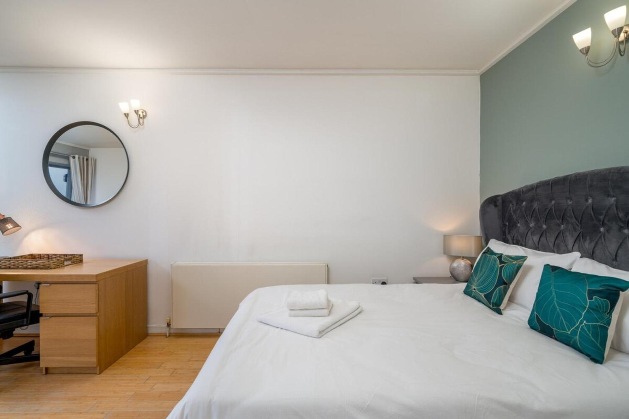 Lovely 3bd Flat, Parking, Sleeps Six Close To O2 Appartamento