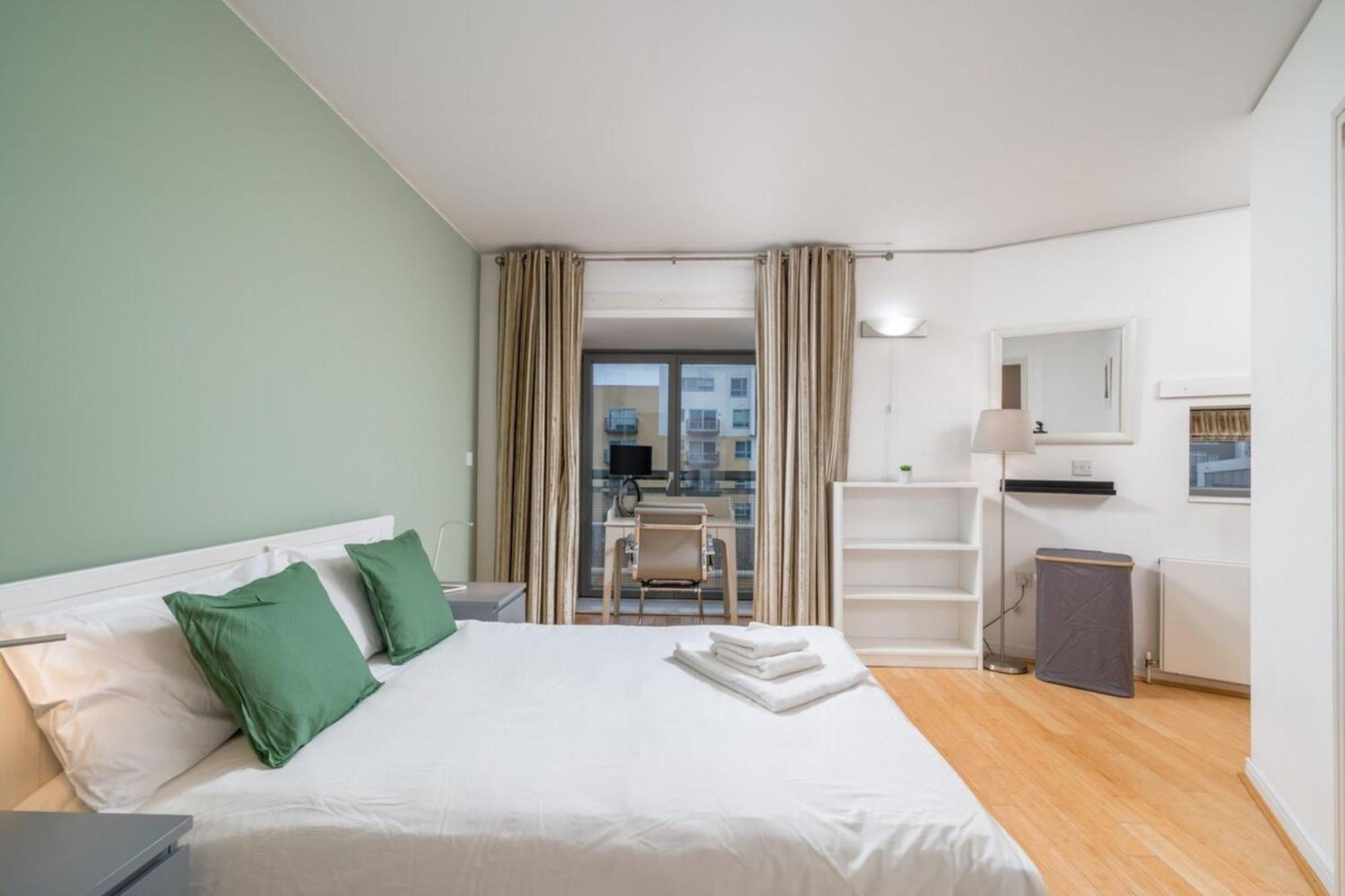 Lovely 3bd Flat, Parking, Sleeps Six Close To O2 Londra