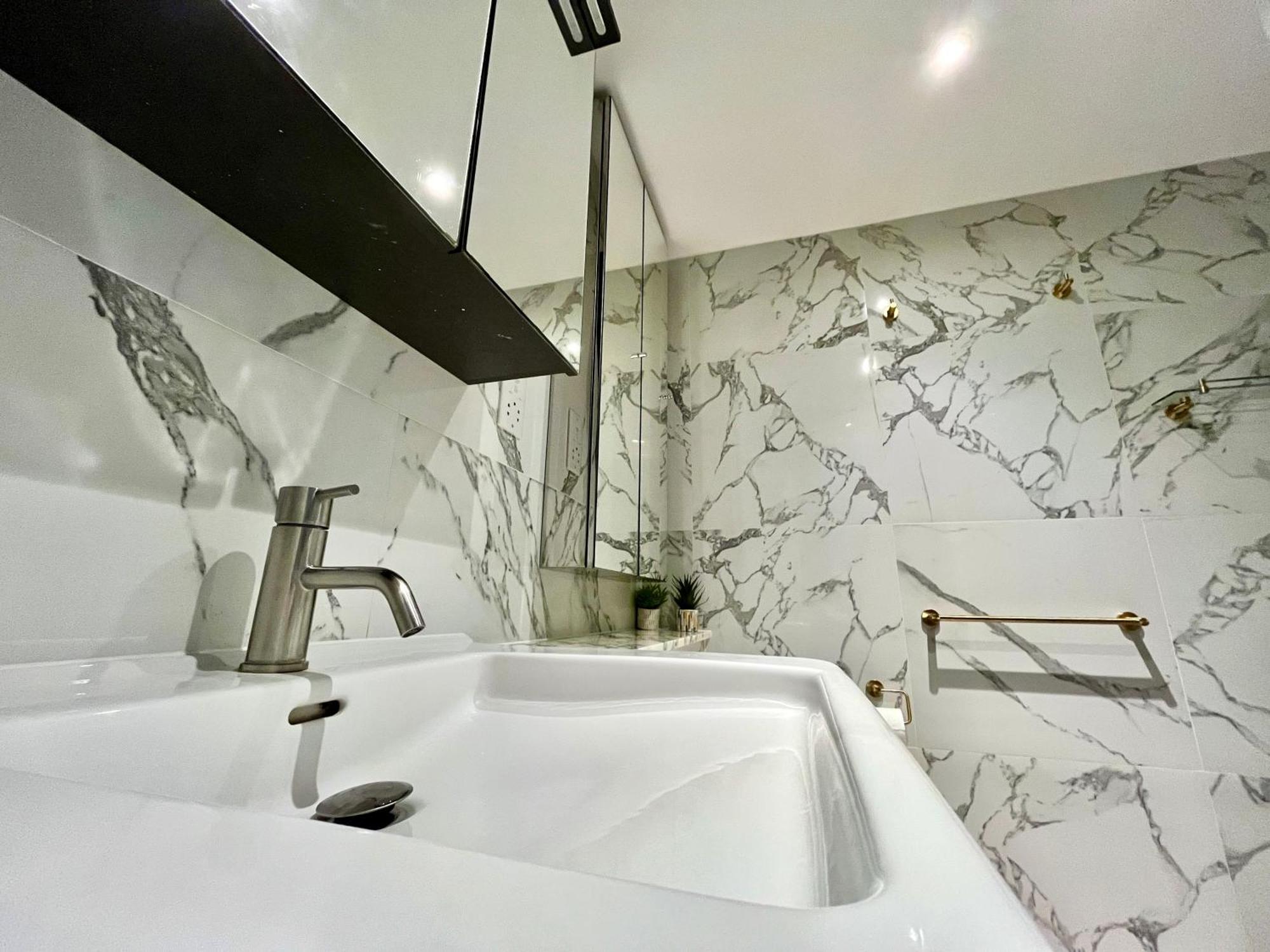 Aquarius At St. George Wharf Apartment London