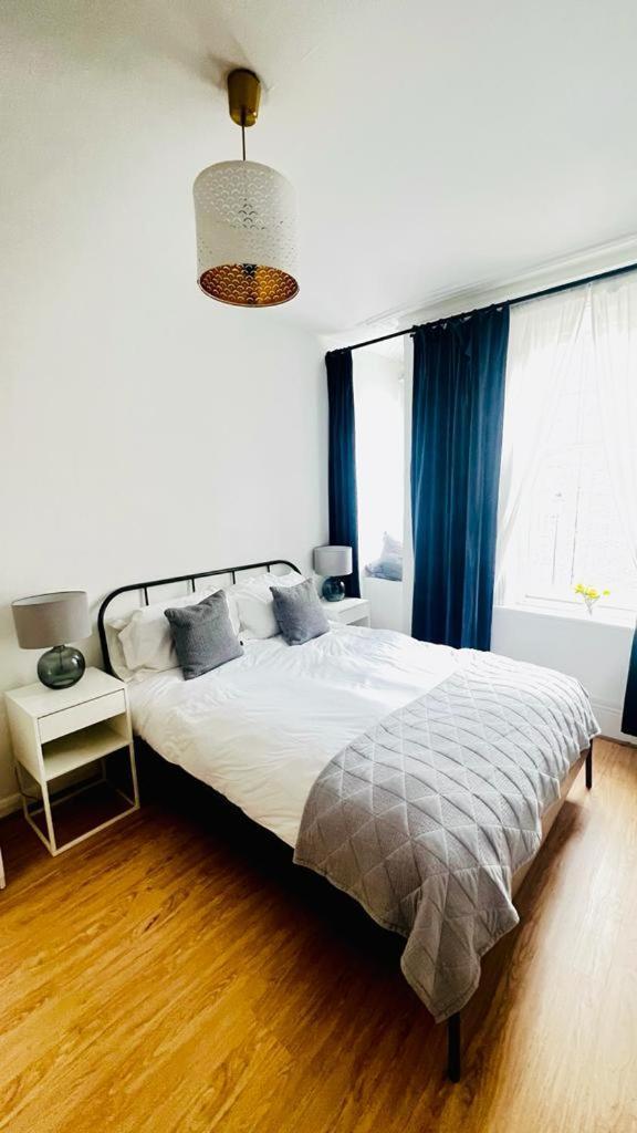 Apartment Glenmore London
