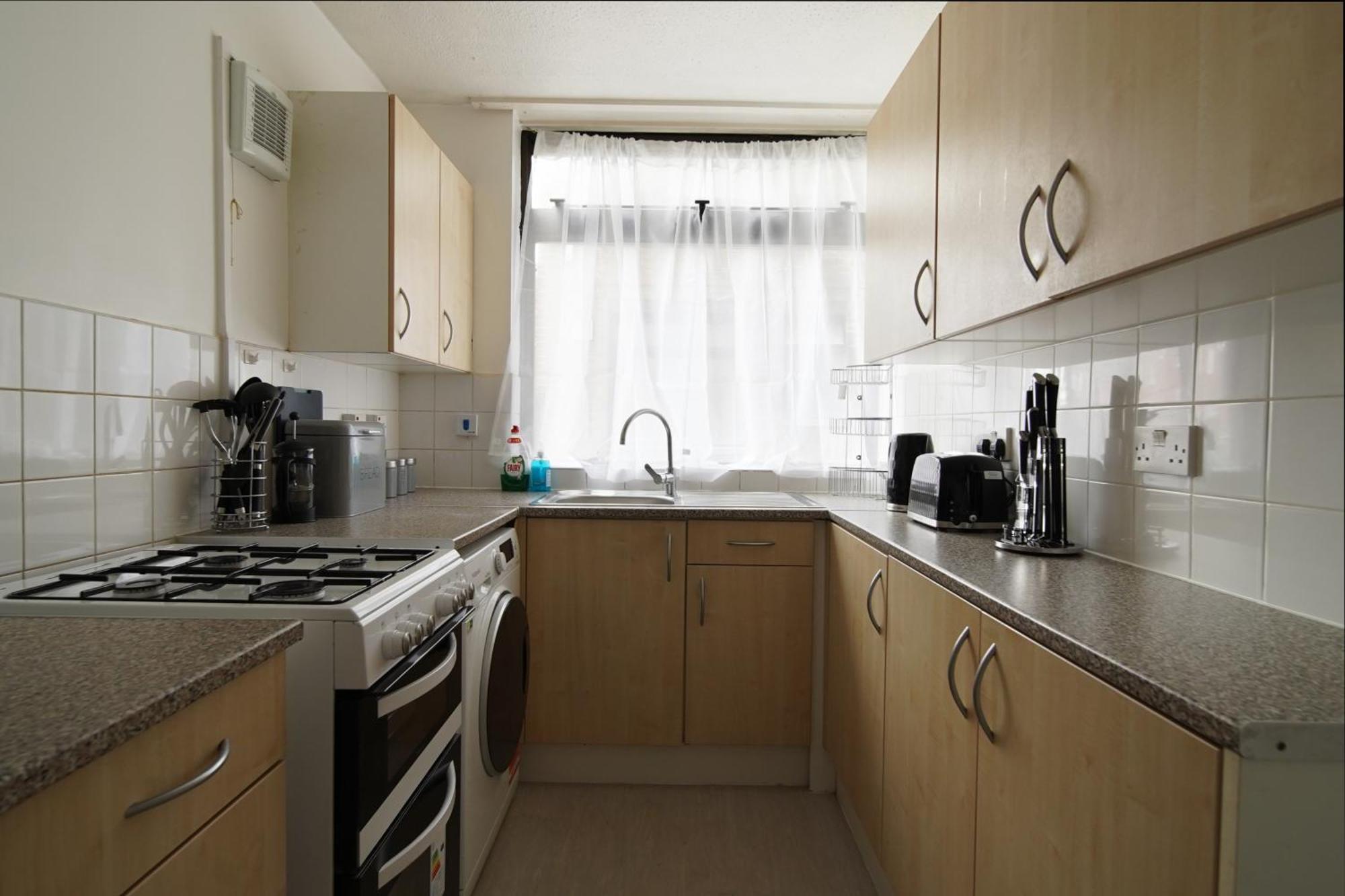 Stylish Two Bedroom Apt By Livestay Short Lets & Serviced London, West Kensington Lägenhet London