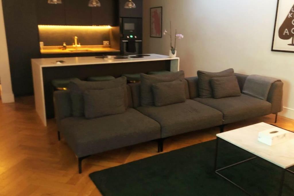 Stunning Modern Large 5 Bed House Willesden Lägenhet