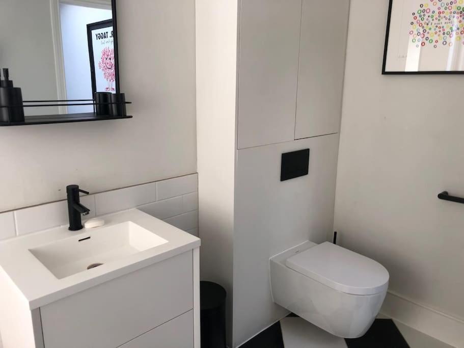 Stunning Modern Large 5 Bed House Willesden Lägenhet *