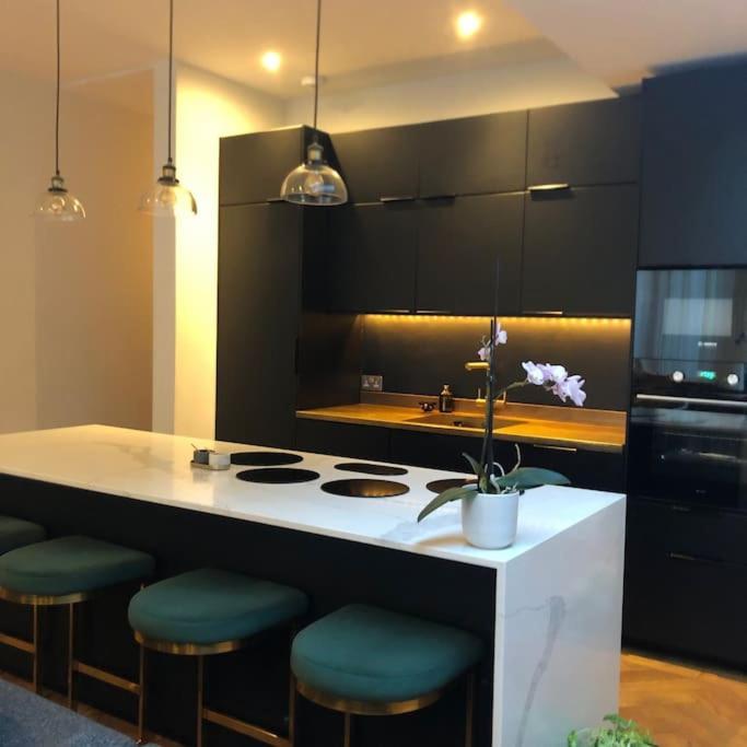 Stunning Modern Large 5 Bed House Willesden Lägenhet *