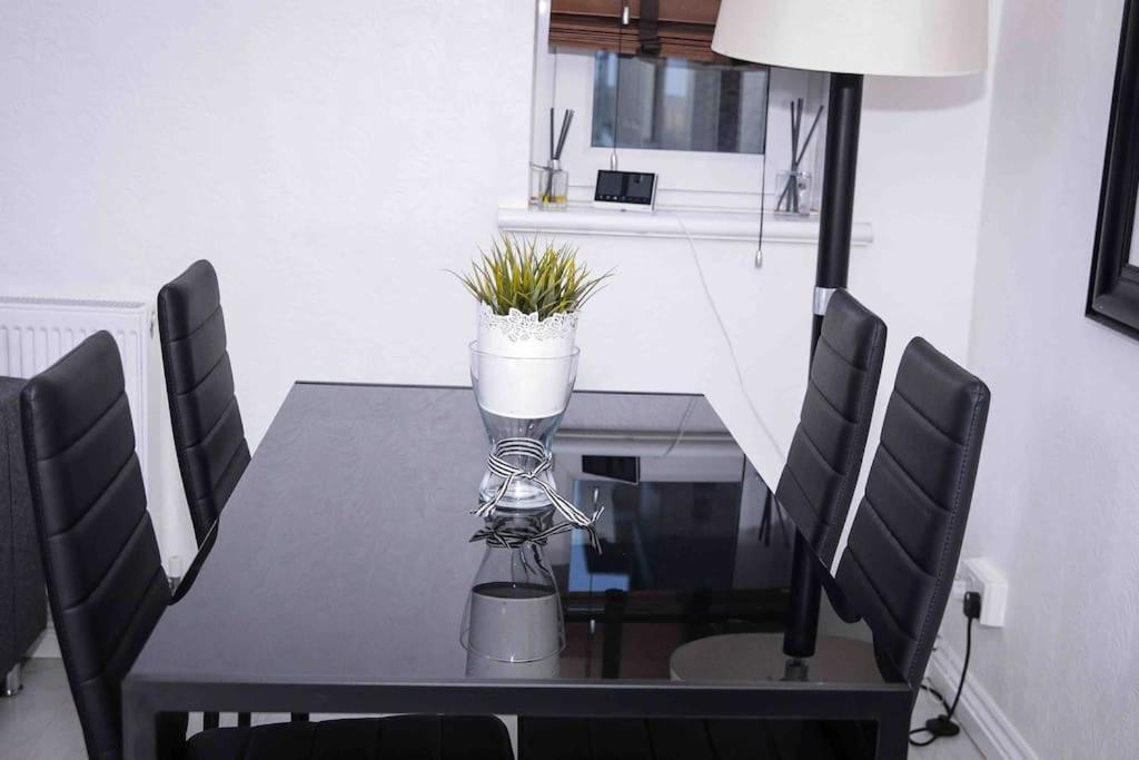 Lägenhet Two Bedroom Unit *