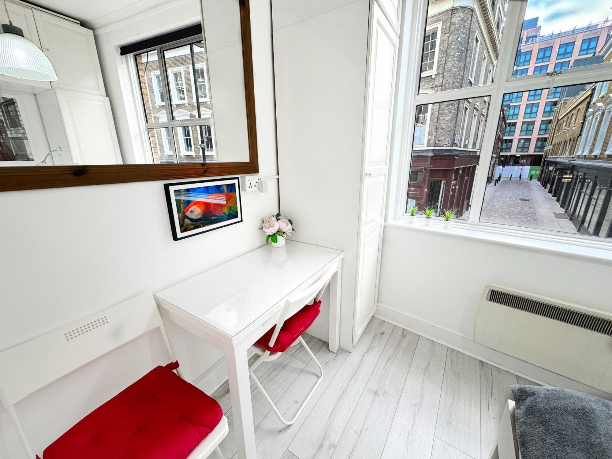 Luxurious Terrace 2 Bedrooms In Relaxing Covent Garden Apartment
