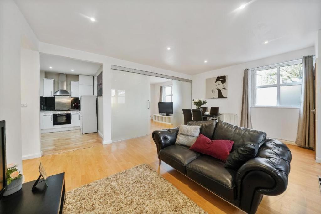 2 Bedroom Tower Bridge With Free Secure Gated Parking - Perfect For Long Appartamento Londra
