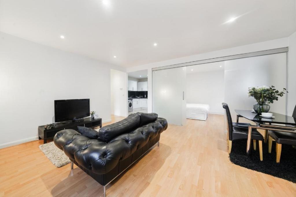 2 Bedroom Tower Bridge With Free Secure Gated Parking - Perfect For Long Appartamento
