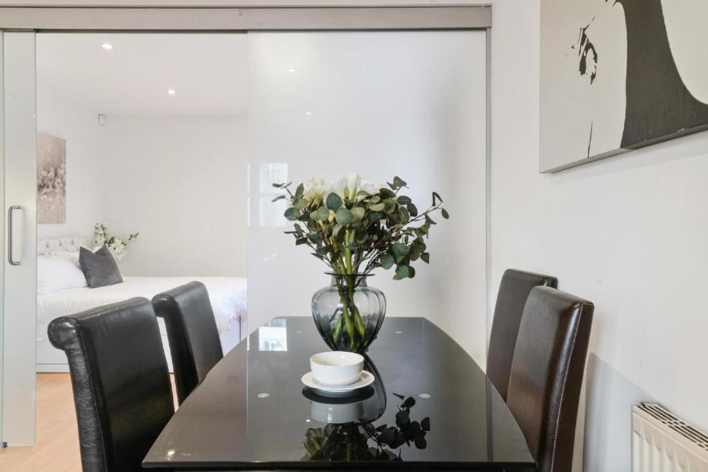 Appartamento 2 Bedroom Tower Bridge With Free Secure Gated Parking - Perfect For Long *