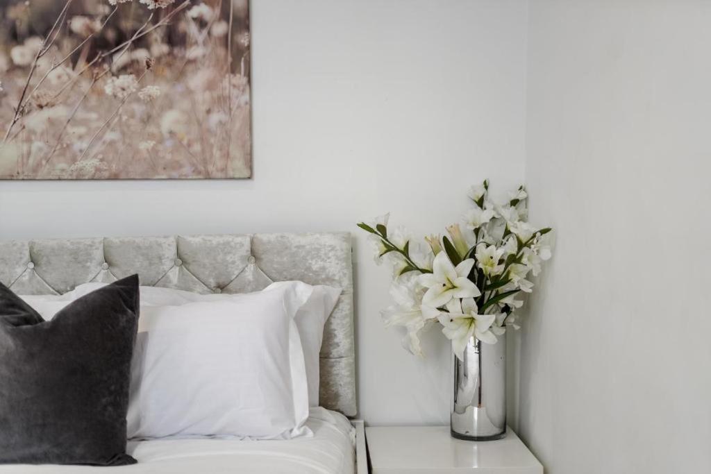 2 Bedroom Tower Bridge With Free Secure Gated Parking - Perfect For Long