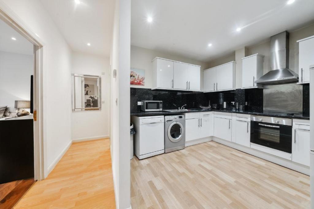 2 Bedroom Tower Bridge With Free Secure Gated Parking - Perfect For Long Appartamento Londra