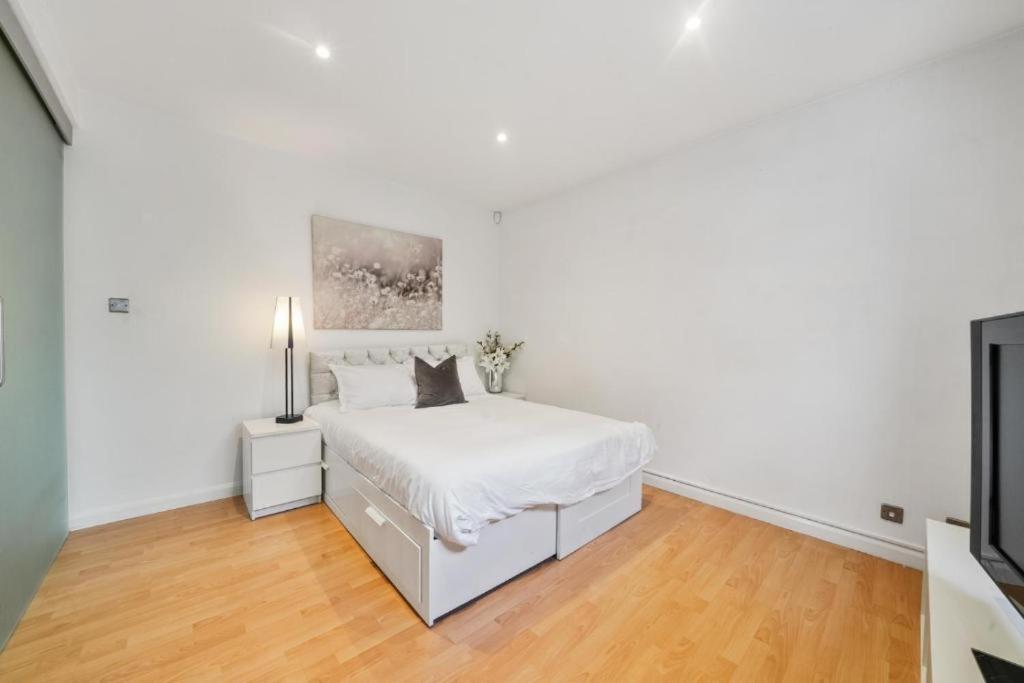 2 Bedroom Tower Bridge With Free Secure Gated Parking - Perfect For Long Appartamento Londra