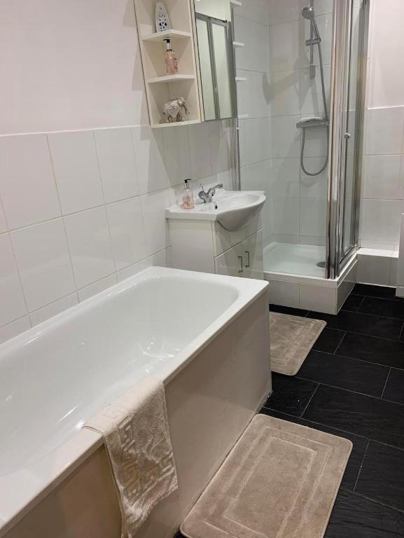 Appartamento 2 Bedroom Tower Bridge With Free Secure Gated Parking - Perfect For Long *