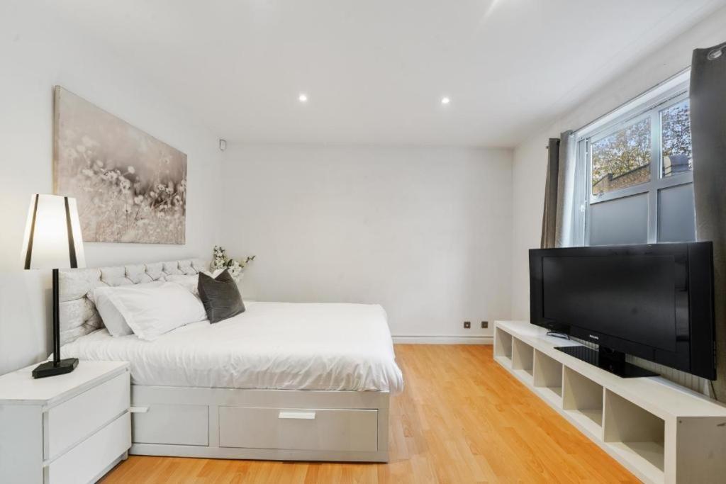 2 Bedroom Tower Bridge With Free Secure Gated Parking - Perfect For Long Appartamento Londra