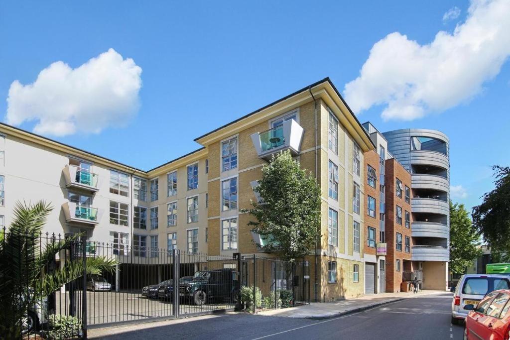 2 Bedroom Tower Bridge With Free Secure Gated Parking - Perfect For Long *