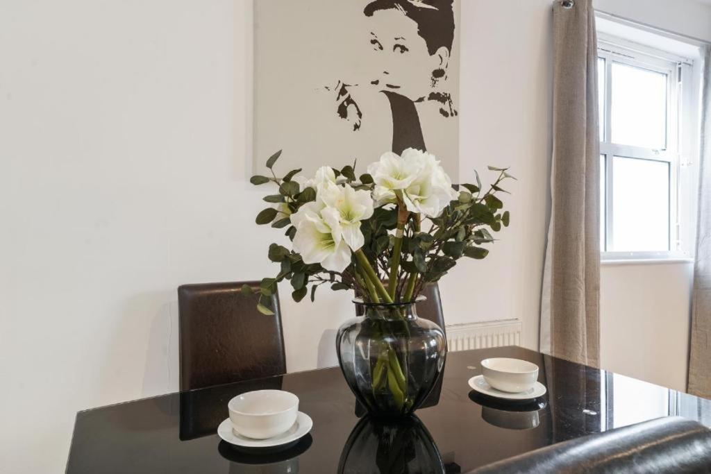 2 Bedroom Tower Bridge With Free Secure Gated Parking - Perfect For Long Appartamento *