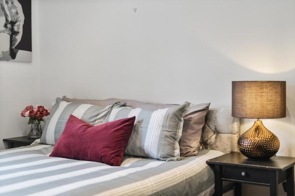 2 Bedroom Tower Bridge With Free Secure Gated Parking - Perfect For Long Appartamento Londra