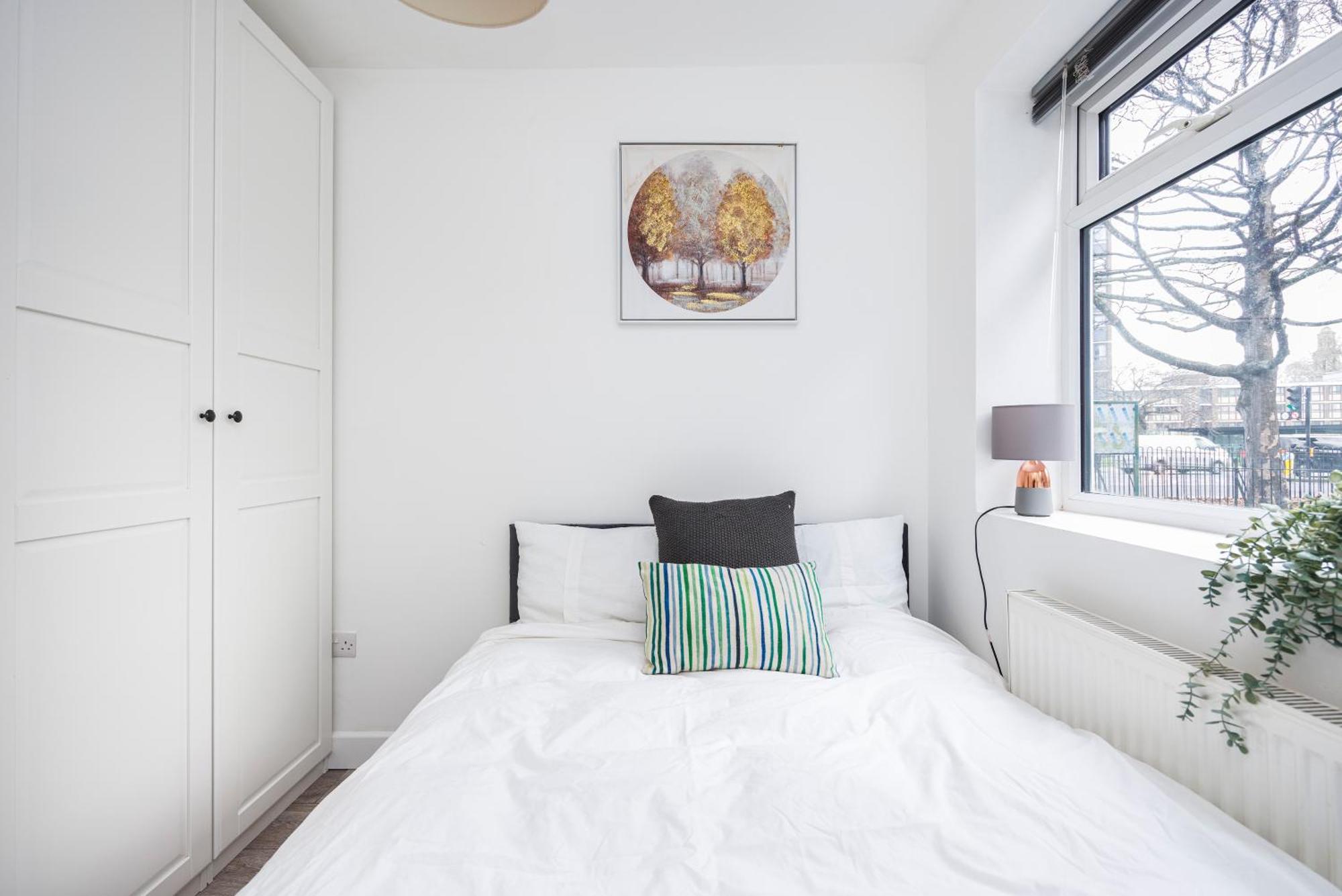 3 Bedroom Flat Near Old Street Londra