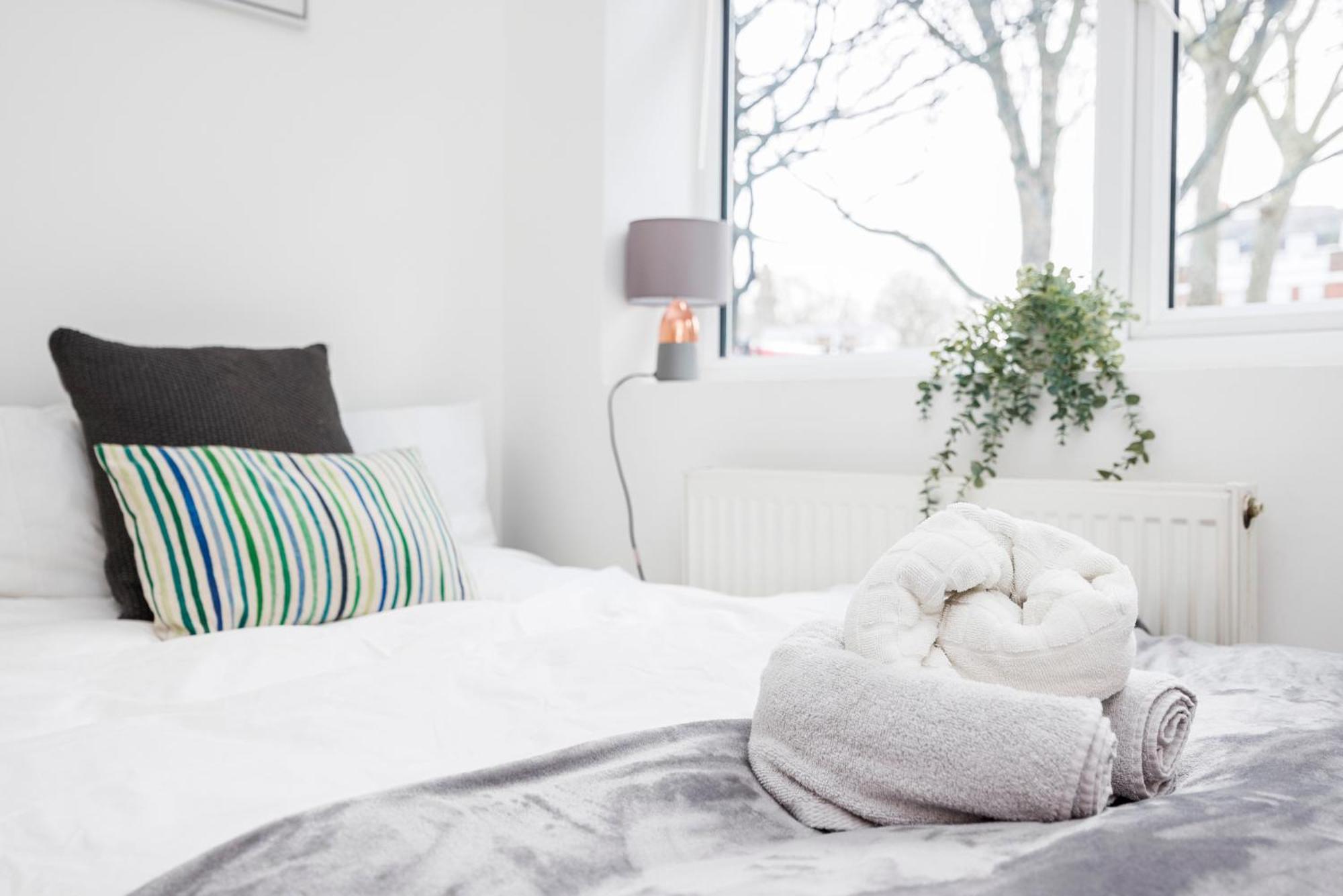 3 Bedroom Flat Near Old Street * Londra