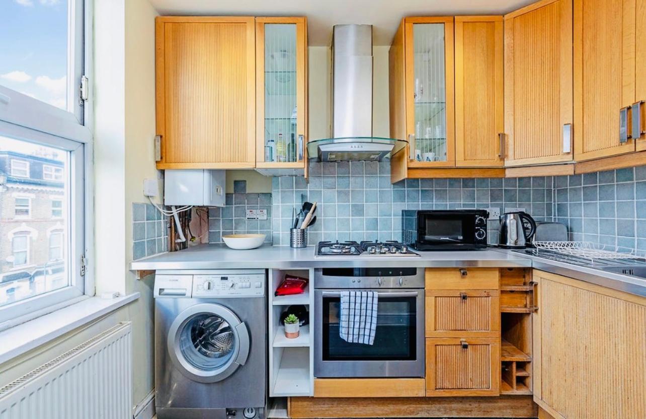 Charming Apartment, Sleeps 4- 15 Mins To Lägenhet