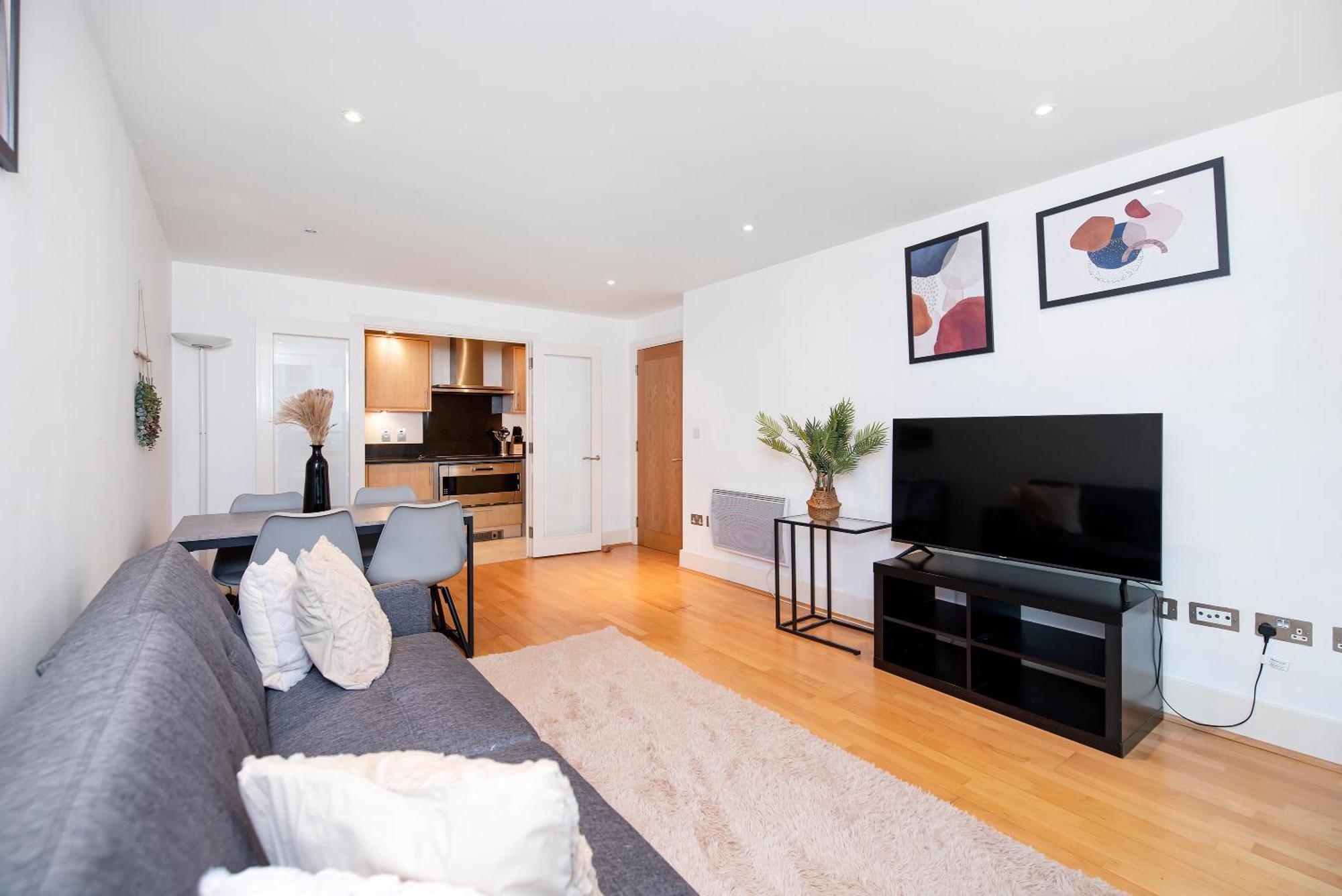 Terraced Riverview * London