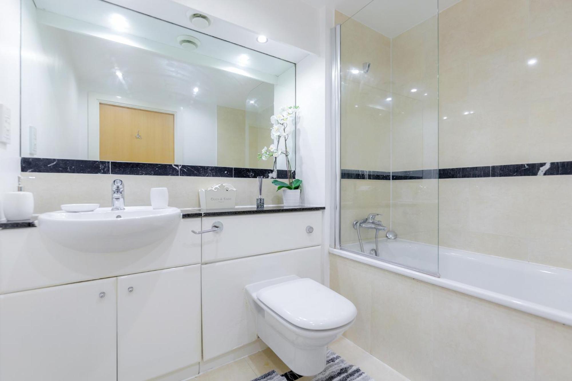 Appartement 2&3 Bedrooms Near Excel - Modern Spacious For Larger Groups Londen